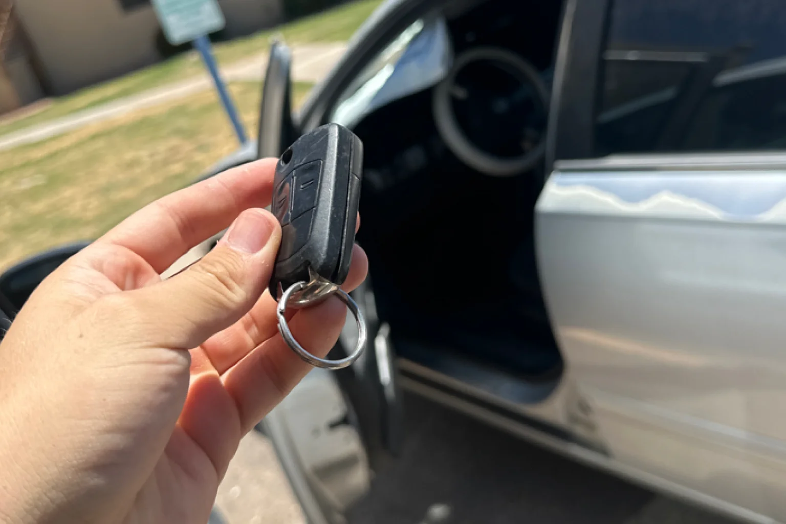 Car key replacement service